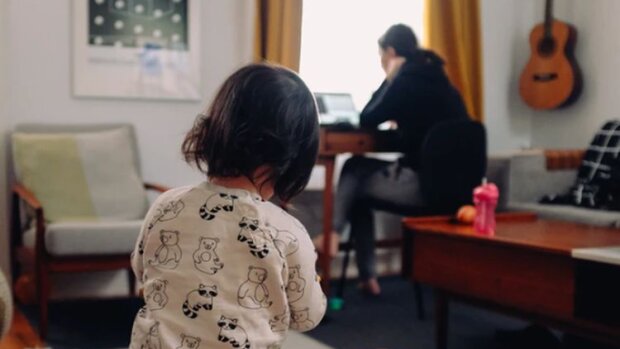 Garde d'enfants et Covid-19: le gouvernement s'adapte aux parents "sans solution"