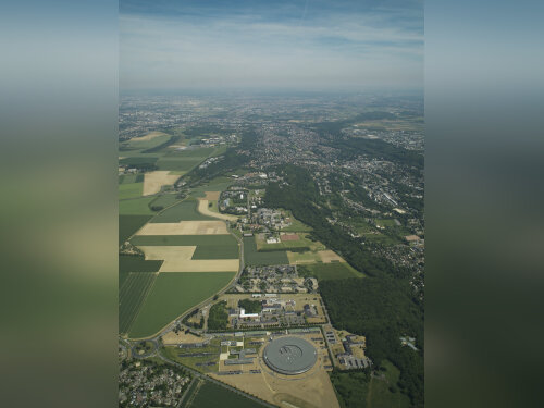 © Saclay