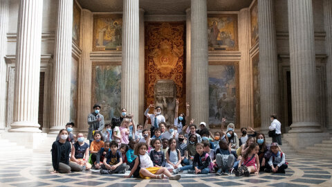 La grande section de l'école Victor Hugo de Saint-Ouen en visite au Panthéon avant le concert. - © Jérôme Panconi