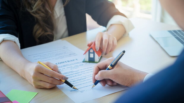 Professionnels de l’immobilier : modalités de contrôle des garants financiers définies par décret