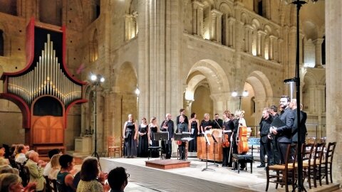 Un concert de l'édition 2019 dans l’Abbaye de Lessay. - © Charles Brossillon