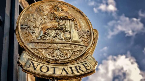 Caducée des notaires - © D.R.