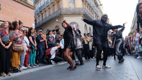 Le spectacle « 30 nuances de noires » pendant le Jour de la danse à Toulouse.  - © Louis Lépée