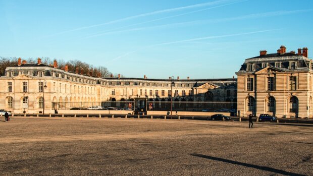 Scolaires : quand les enfants jouent aux médiateurs au château de Versailles