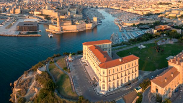 Aix-Marseille Université recrute un directeur ou une directrice général(e) des services