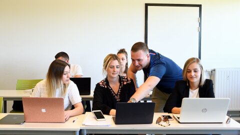 La part de distanciel tend à représenter la moitié des enseignements dans ces parcours - © Sandrine Villain