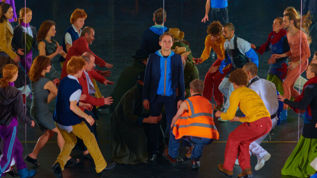 Le spectacle « Room With A View » par la compagnie La Horde et Rone, un artiste InFiné. - © Boris Camaca