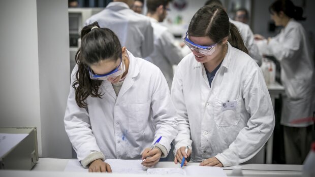 Les enseignantes-chercheuses ont touché 406 € brut de moins par mois par rapport aux hommes en 2020. - © France Universités - Université de Haute-Alsace
