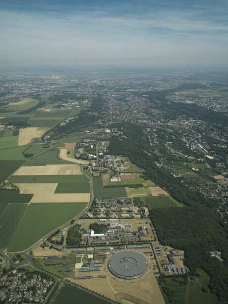 © Saclay