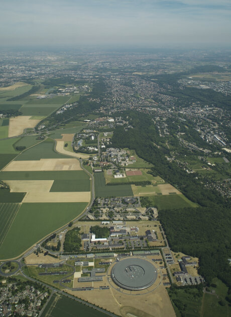 © Saclay