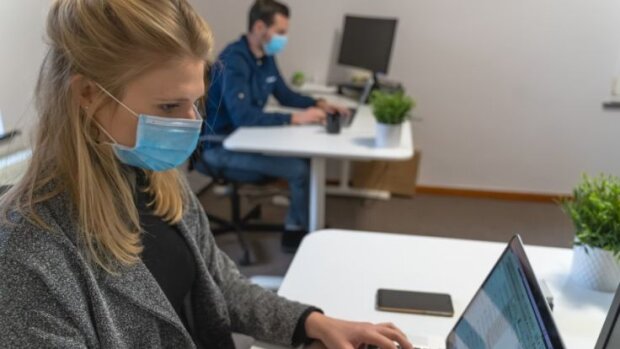 Du pass sanitaire au pass vaccinal : quelle extension des obligations pour le monde du travail ? - © D.R.