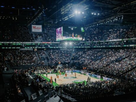©  LNB