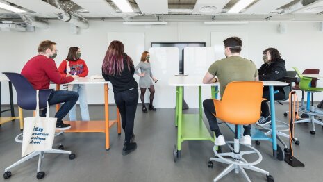 Une salle de classe au mobilier sur roulettes pour plus de flexibilité - © ICN/Alain Wallior