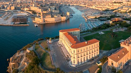 Aix-Marseille Université recrute un directeur ou une directrice général(e) des services