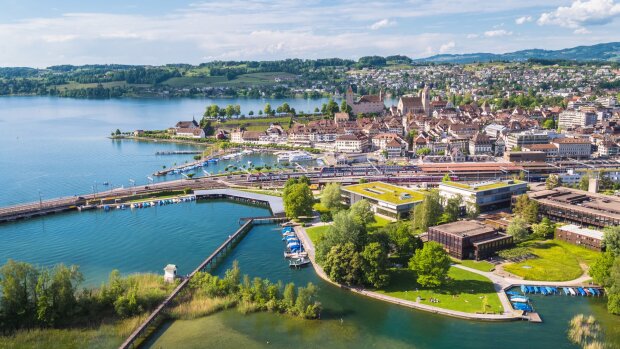 Isabelle Zulauf-Poli travaille sur un campus à Rapperswil au bord du lac de Zurich en Suisse. - © D.R.