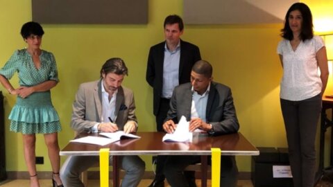 Partenariat signé le 26 juin entre la branche Eau France de Groupe SUEZ et Mozaïk RH - © D.R.