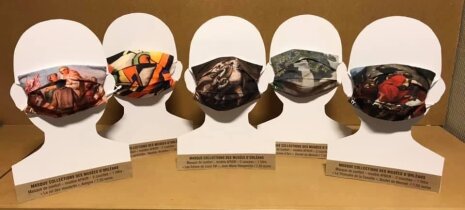 Des masques édités pour l’occaion, sur lesquels sont reproduits des œuvres d’artistes orléanais du Musées des Beaux Arts. - © D.R.
