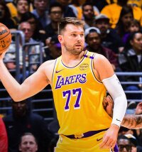 ©  Los Angeles Lakers