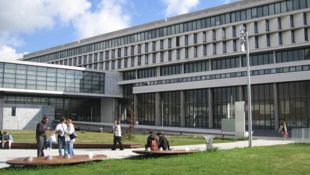 CY Cergy Paris Université recrute un directeur ou une directrice de la communication adjoint(e)