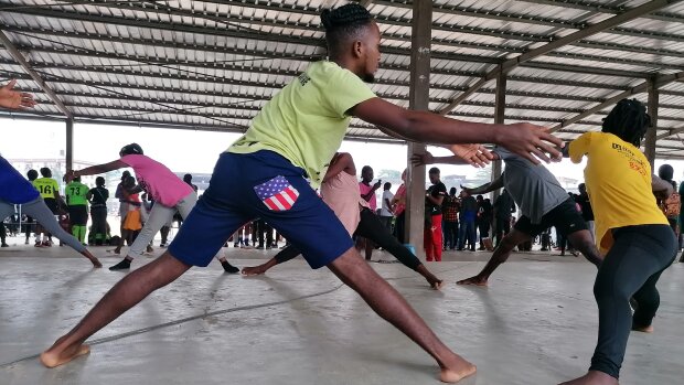 Les danseurs de Jean Boog en répétition à Douala, Cameroun. - © Claire Nini