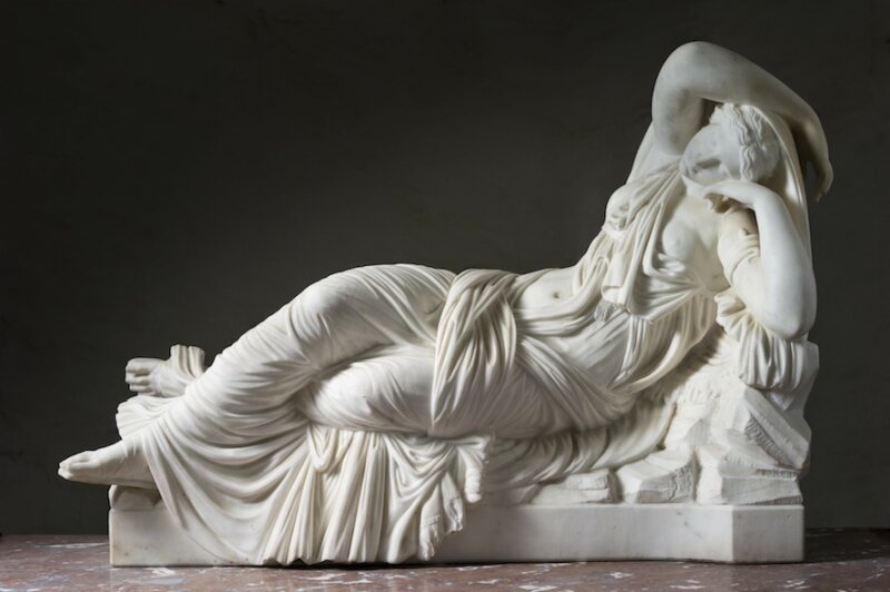 Pierre Julien, Ariane endormie, dite aussi Cléopâtre, 1735, Marbre, 57,5 x 85 x 30 cm, Le-Puy-en-Velay, Musée Crozatier
