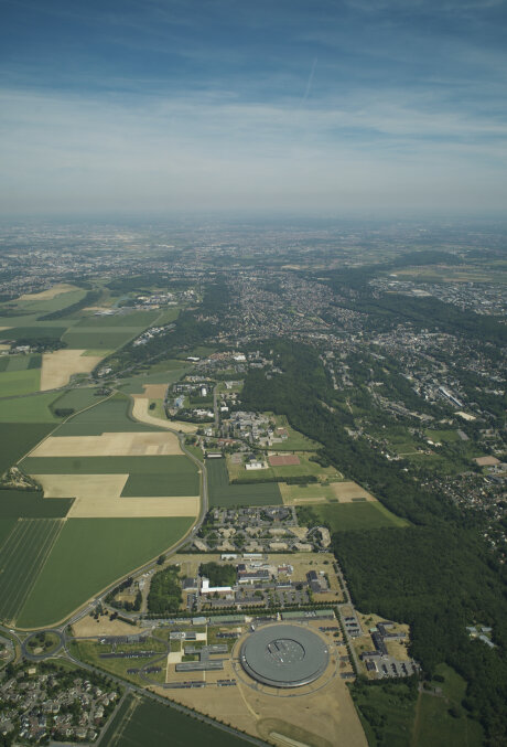 © Saclay