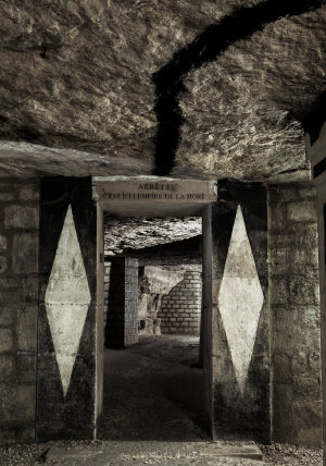 L’entrée de l’ossuaire des Catacombes. - © Eric Emo