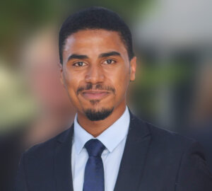 Adel Lusakula a fondé son entreprise pendant ses études et a opté pour un auto-stage - © D.R.