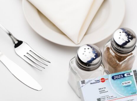 La part patronale sur les titres-restaurant passe de 6,50 à 6,91 euros pour 2023 - © D.R.