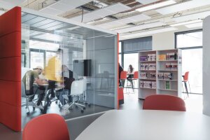 Une salle pour s’isoler, des étagères à QR code… la bibliothèque du futur selon Station A - © ICN/ Alain Wallior