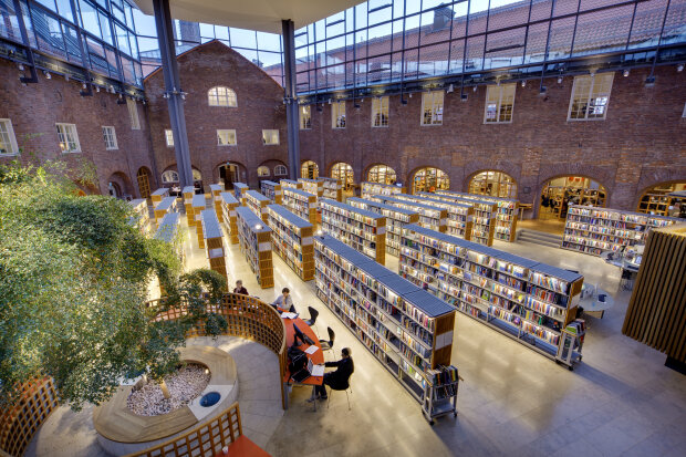  Dans la bibliothèque de la KTH comme partout sur le campus, la distanciation est de rigueur. © Jann Lipka - © Jann Lipka