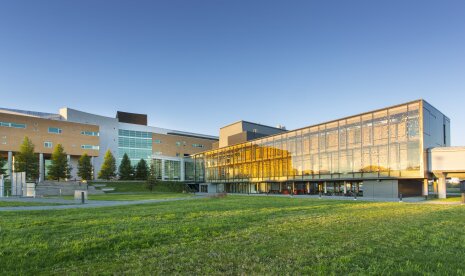 Dans l’université du Québec en Abitibi-Témiscamingue, le Campus de Rouyn-Noranda est équipé en matériel de qualité. © Mathieu Dupuis (UQAT) - © Mathieu Dupuis | UQAT