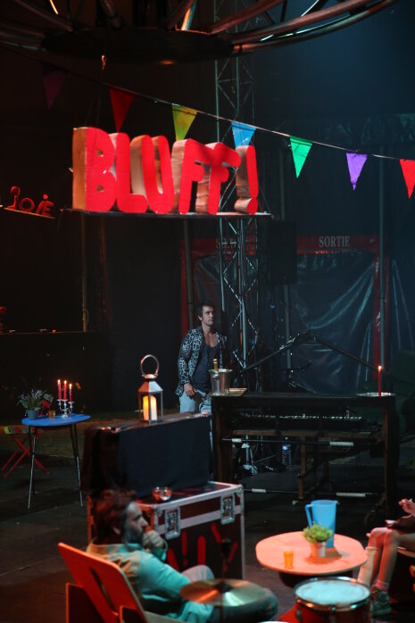 Le spectacle « Bluff » de la compagnie 100 Issues. - © 100 Issues.