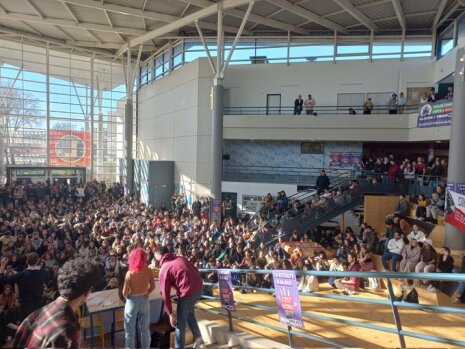 Réunis en assemblée générale le 6 février, les étudiants de Rennes 2 ont voté le blocage de leur établissement. - © Union pirate