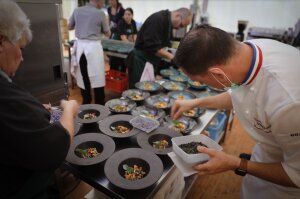Le cuisinier François Adamski en cuisine. - © Zelie Noreda