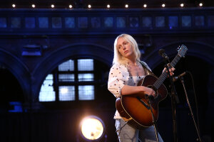 Laura Marlin en concert livestreamé depuis l’Union Chapel à Londres, en juin 2020. - © Joel Ryan